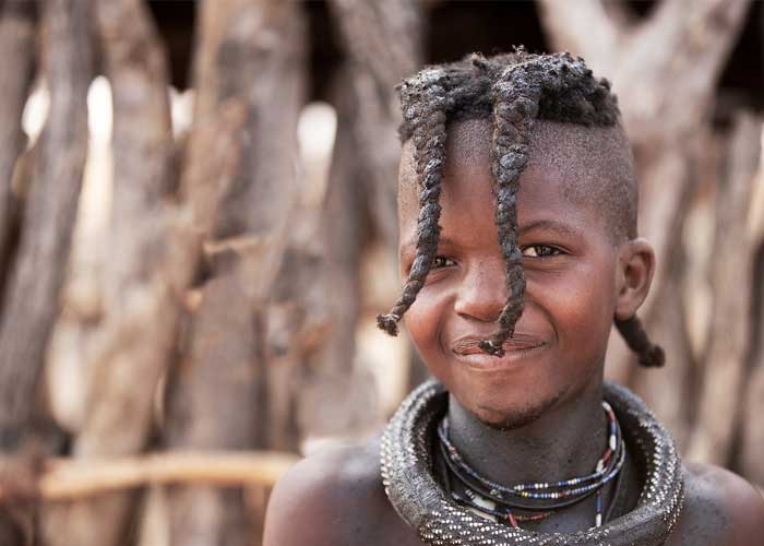 jeune-de-la-tribu-himba-namibie