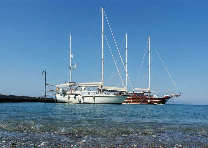 bateau-voilier-mer-grece