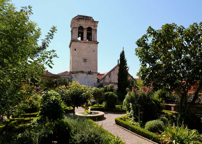 jardin-medieval-eglise-saint-laurent-sibenik