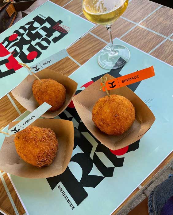 manger-arancini-raguse-sicile