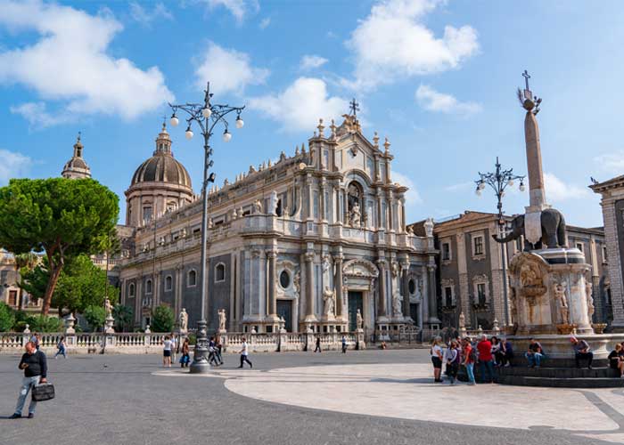 piazza-duomo-catane