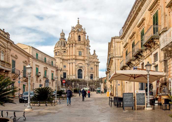 piazza-duomo-raguse