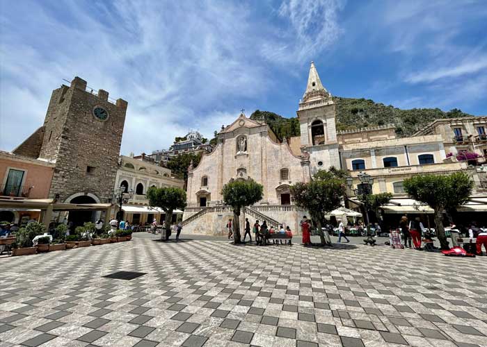 piazza-ix-aprile-taormine