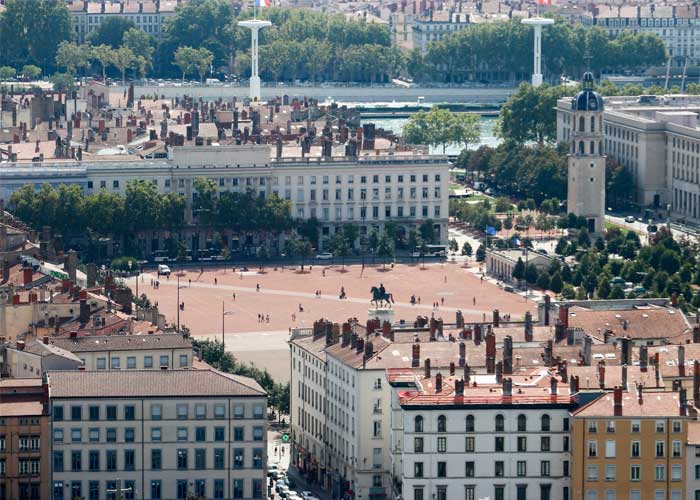 grande-place-bellecour-lyon