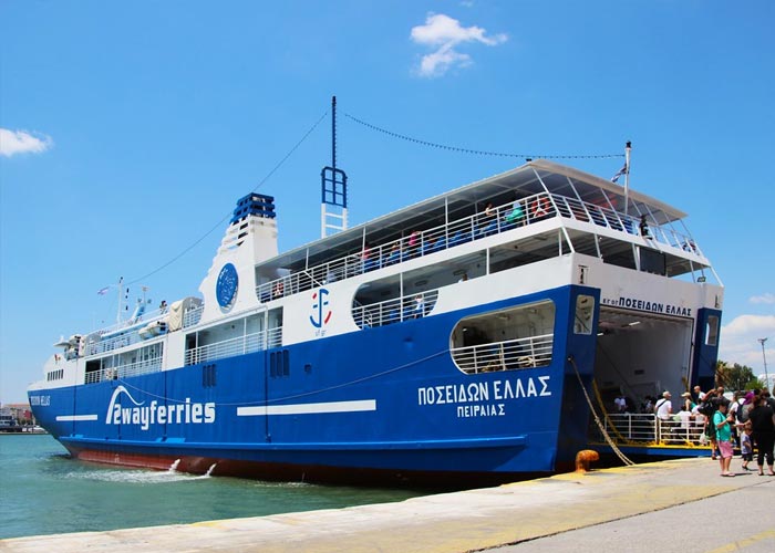 ferry-port-athenes