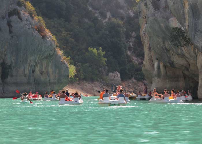 kanoe-et-pedalo-dans-les-gorges-verdon