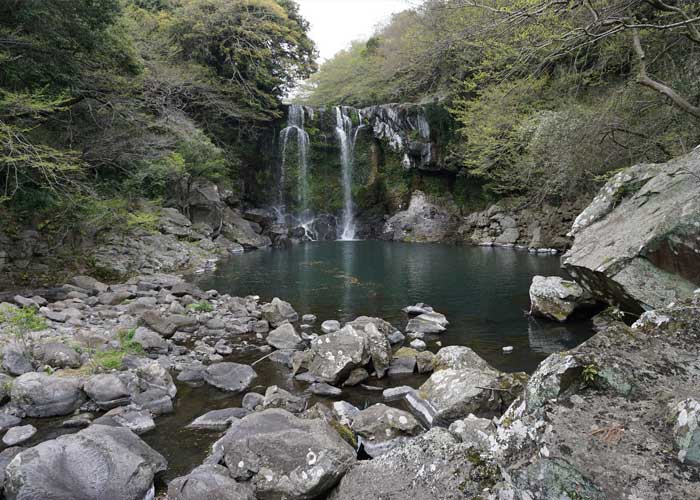 cascade-cheonjeyeon-jeju-coree