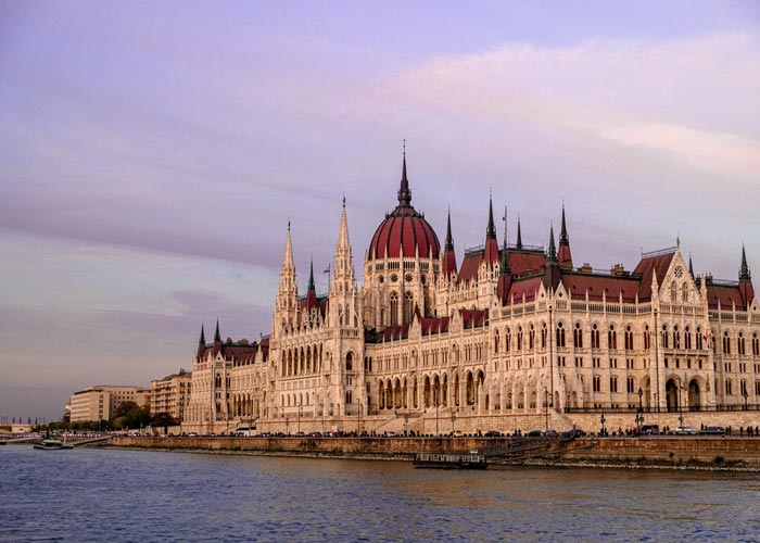 croisiere-danube-vue-parlement-budapest