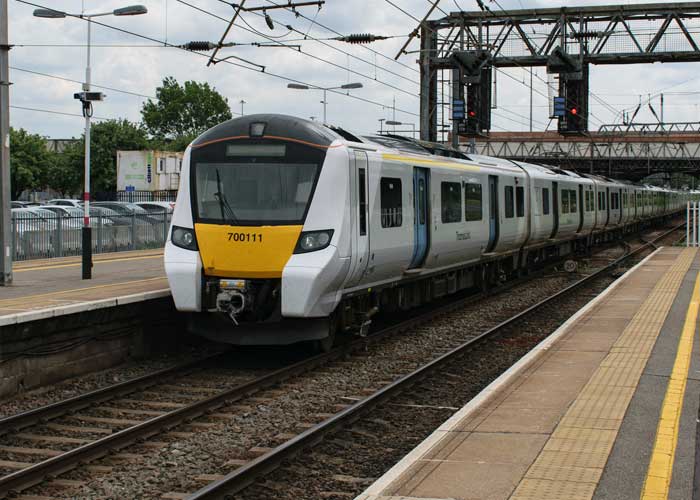 train-thameslink-railway-rejoindre-londres