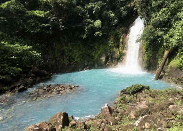 celebre-cascade-rio-celeste-costa-rica