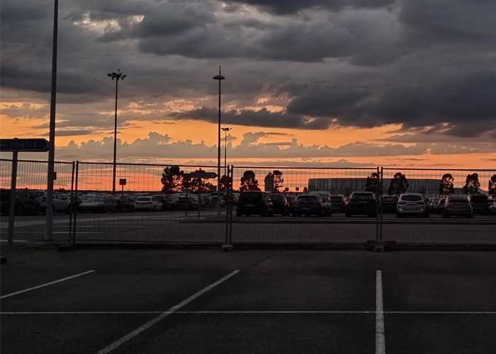 parking-aeroport-toulouse-soir